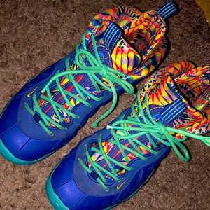 Women’s size 7 Kaleidoscope Nike brand shoes